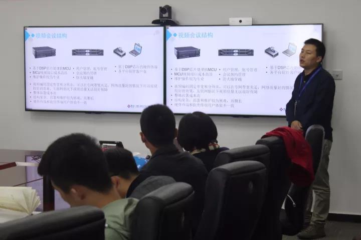 隨銳科技產品創(chuàng)新中心總監(jiān)盧春林為大家講解隨銳科技產品與服務